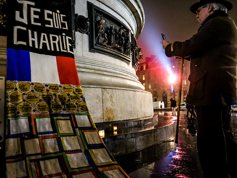 После нападения террористов редакция Charlie Hebdo была оборудована фактически в бункер с бронированными дверями, пуленепробиваемыми окнами и камерами видеонаблюдения. Адрес журнала засекречен, многих сотрудников еженедельника домой и на работу сопровождает охрана