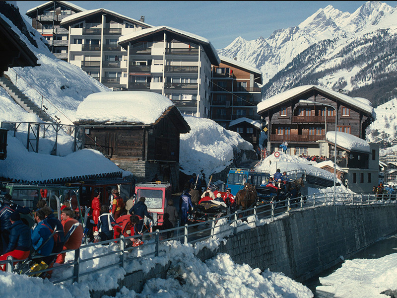 Ассоциация туроператоров России (АТОР) сообщила о том, что на курортах Червини (Италия) и Церматте (Швейцария) из-за сильных снегопадов отечественные туристы не могут вернуться домой