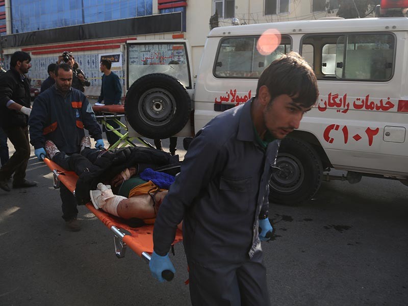 Не менее 95 человек погибли в результате совершенного в субботу теракта в центре столицы Афганистана Кабула, сообщает TOLONews. Взрыв в Кабуле - одна из самых смертоносных атак талибов* за все время противостояния с властями страны

