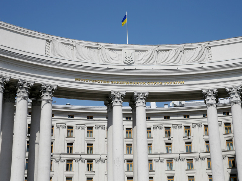МИД Украины предупредил украинцев, что поездки в Россию могут стать "билетом в один конец"