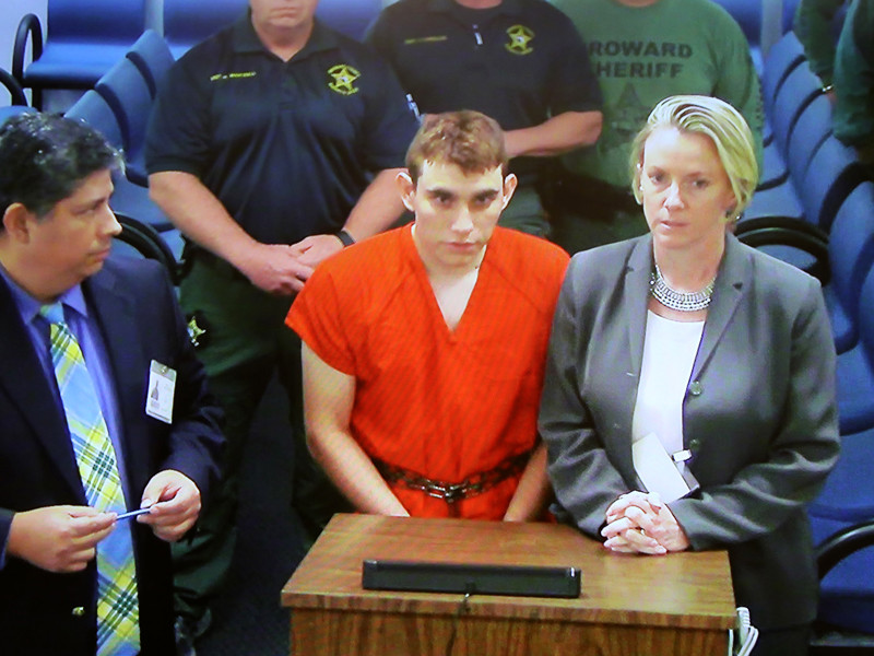 Николас Круз признал свою вину в убийстве 17 человек в школе американского города Паркленд (штат Флорида