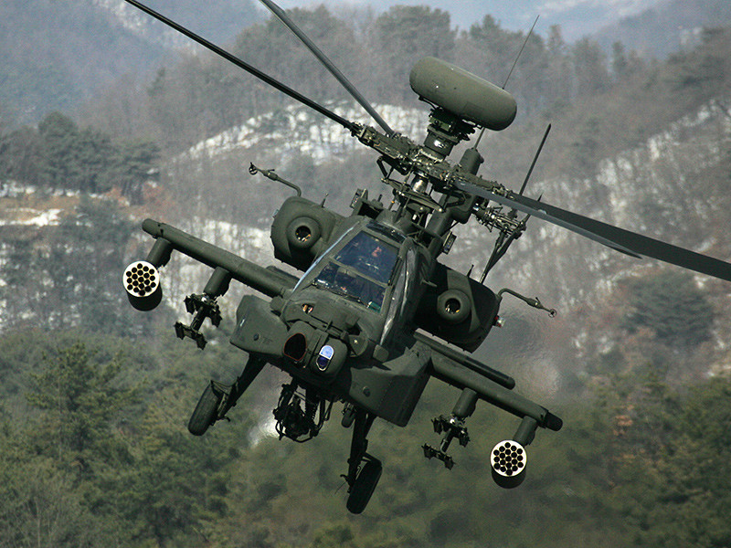 Вертолет японских Сил самообороны AH-64 упал в понедельник, 5 февраля, на частный жилой дом в префектуре Сага на западе страны