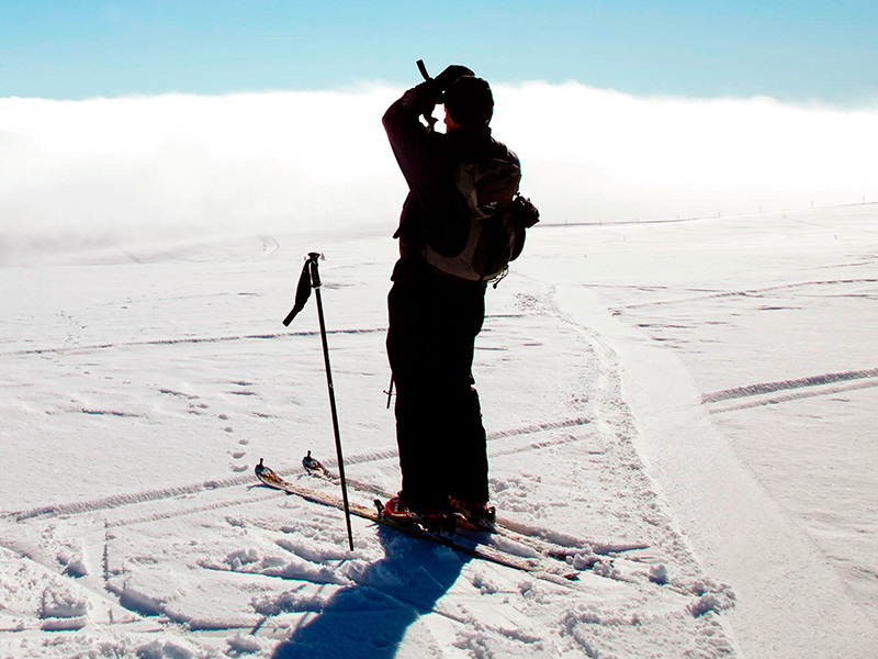 Норвежские полицейские пожурили пьяного лыжника за плохую технику катания по центру города

