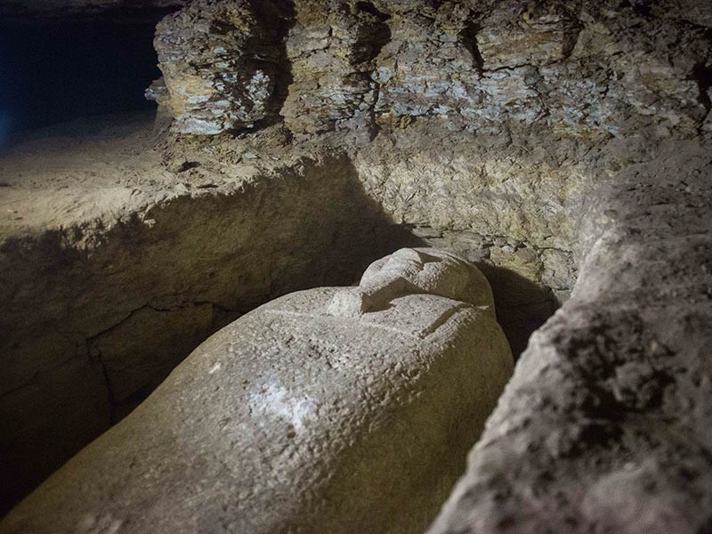 Крупный некрополь из восьми гробниц обнаружили египетские археологи к югу от Каира


