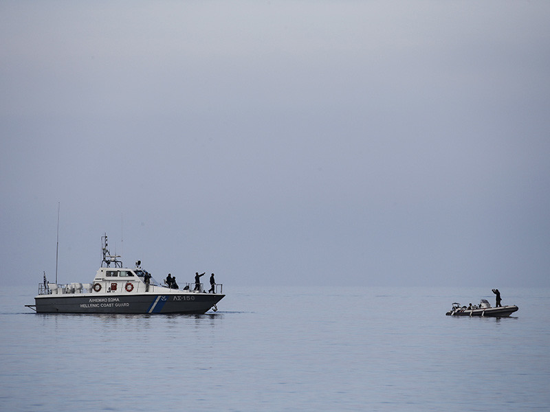 17 судей и госчиновников, сбежавших 19 февраля на надувной лодке из Турции, попросили политическое убежище у греческих властей