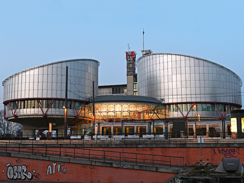 Европейский суд по правам человека (ЕСПЧ) постановил взыскать с российских властей 10 тысяч евро в пользу фигуранта "болотного дела" Владимира Акименкова в качестве моральной компенсации