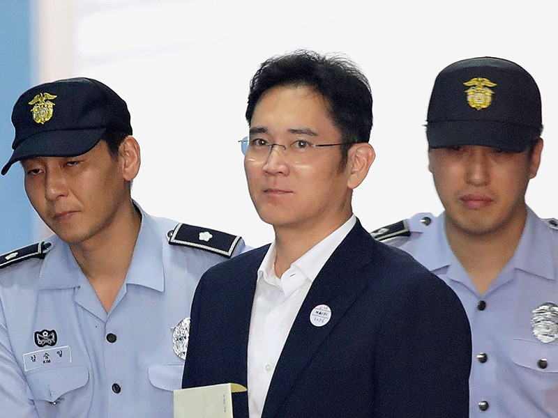 Апелляционный суд Республики Корея освободил из тюрьмы после года заключения заместителя председателя группы компаний Samsung Ли Чжэ Ёна
