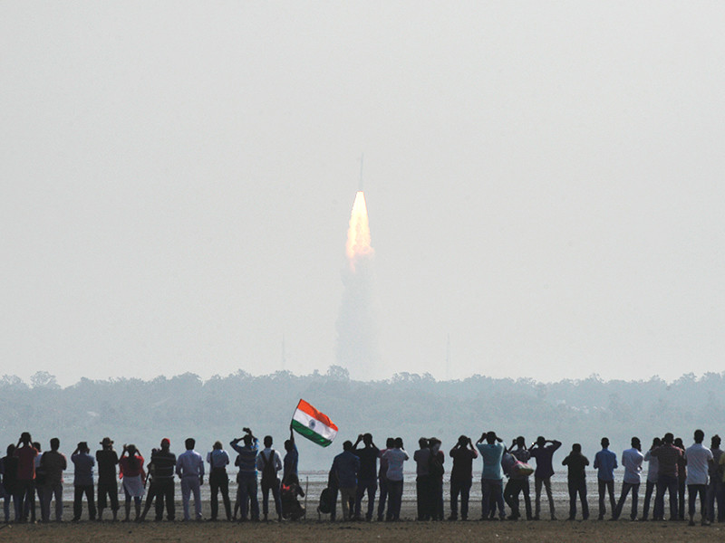 Индийская организация космических исследований (ISRO) планирует разработать и отправить на орбиту Земли новую астрономическую обсерваторию AstroSat-2. Первая - AstroSat-1 - была выведена в космос два года назад