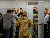 Украинские власти депортировали лидера "Движения новых сил" Михаила Саакашвили, ранее в понедельник задержанного в Киеве. Политик возвращен в Польшу, из которой в сентябре без гражданства прибыл на Украину. Соратники политика ранее сообщали о его вылете в Варшаву