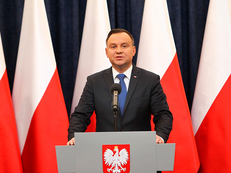 Президент Польши Анджей Дуда принял решение подписать нашумевшие поправки в закон об Институте национальной памяти, известные как "закон о Холокосте"