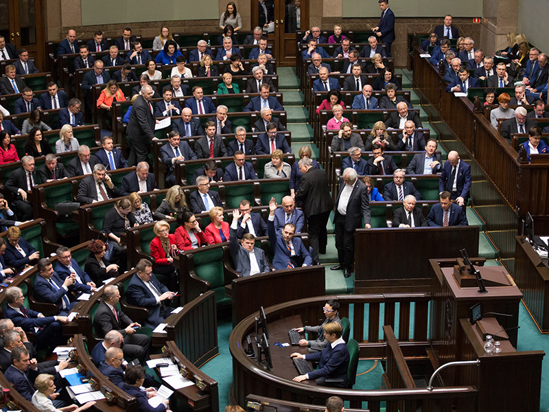 Сенат (верхняя палата парламента) Польши принял закон об уголовной ответственности за пропаганду идеологии украинских националистов, отрицание Волынской резни и заявления о пособничестве поляков нацистам в годы Второй мировой войны