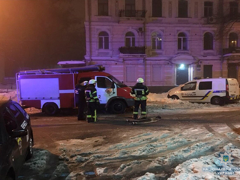 В Киеве неизвестный около 2:30 ночи 8 марта стрелял из гранатомета в террасу ресторана на улице Владимирская