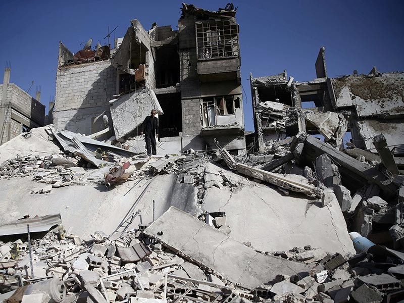За последние 48 часов в пригороде Дамаска Восточная Гута погибло более 100 человек. Причиной жертв стали столкновения, авиаудары и обстрелы

