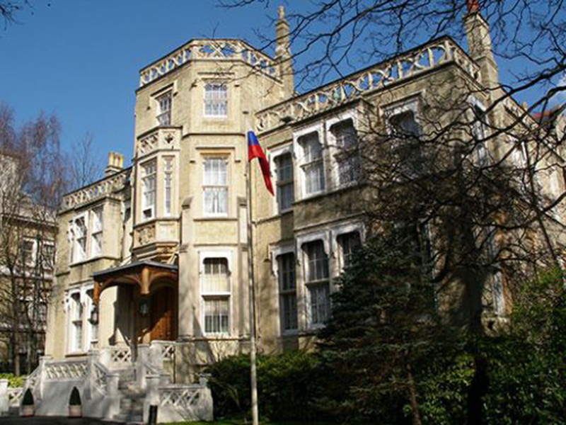 Посольство РФ в Великобритании призвало Лондон не "демонизировать" Россию в связи с отравлением экс-шпиона Скрипаля