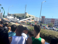 В Майами спустя пять дней после открытия обрушился пешеходный мост: шесть человек погибли