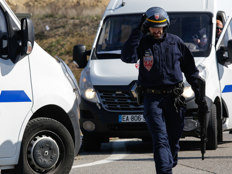 Водитель пытался протаранить группу военнослужащих на юге Франции