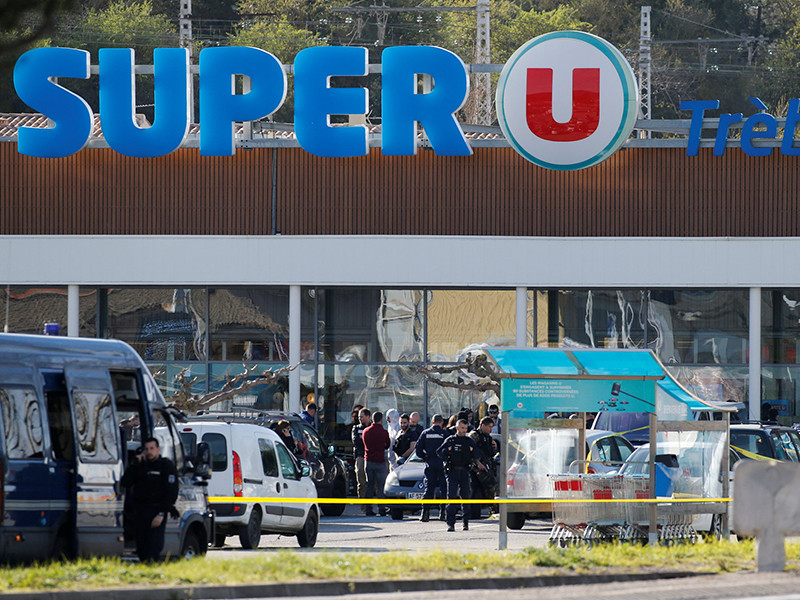 Террористическая группировка "Исламское государство"* взяла на себя ответственность за теракт 23 марта во Франции, где вооруженный мужчина взял заложников в супермаркете