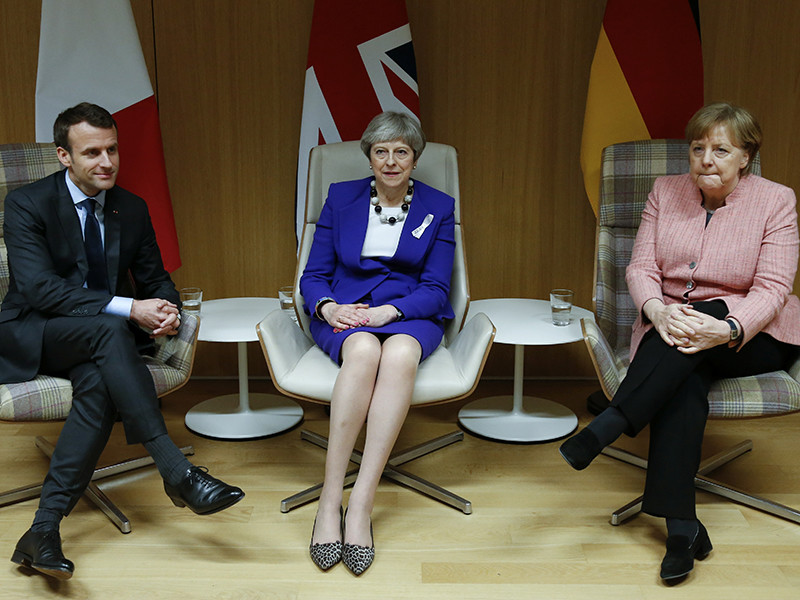 Премьер-министр Великобритании Тереза Мэй предоставила президенту Франции Эмманюэлю Макрону и канцлеру Германии Ангеле Меркель обновленную информацию о химической атаке в Солсбери.