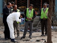 В результате взрыва погибли шесть гражданских лиц и один полицейский, еще 15 человек получили ранения. По другим данным, жертвами взрыва стали 13 человек

