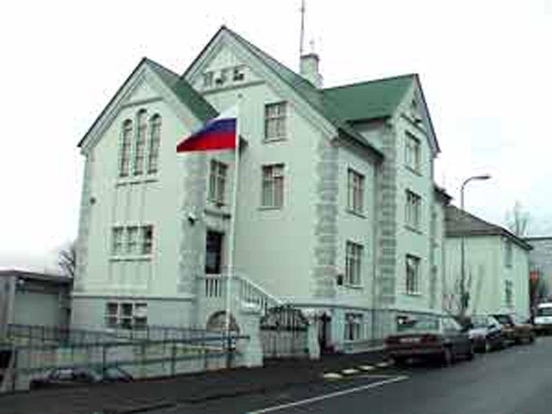 Правительство Исландии уведомило посольство России в Рейкьявике о временной приостановке любых двухсторонних контактов с Кремлем в знак солидарности с Великобританией и другими западными странами, присоединившимися к скоординированному ответу на химическую атаку в Солсбери
