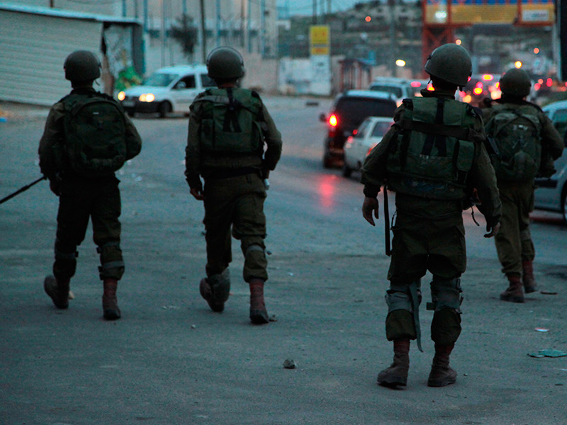 Автомобиль с палестинскими номерами протаранил израильских солдат на Западном берегу Иордана

