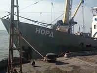 На Украине суд санкционировал арест российского рыболовецкого сейнера "Норд", который был ранее задержан украинскими пограничниками в Азовском море.