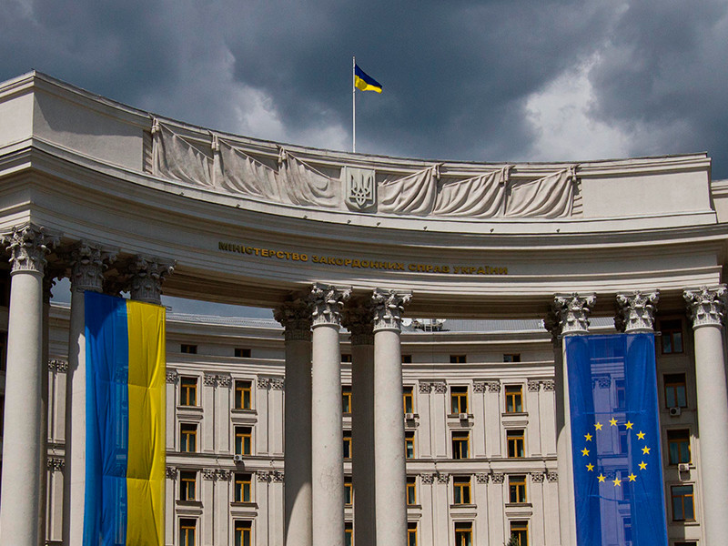 МИД Украины поручил своим зарубежным посольствам провести анализ активов "Газпрома" в разных странах, чтобы оценить дополнительные возможности для взыскания средств в рамках судебных разбирательств