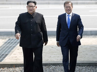 27 апреля, состоялся межкорейский саммит, в котором приняли участие лидер КНДР Ким Чен Ын и президент Южной Кореи Мун Чжэ Ин. По итогам встречи была принята декларация с обещанием прекратить враждебные действия на Корейском полуострове и заключить мирный договор уже в 2018 году