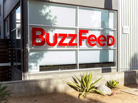 Весной прошлого года Хан отметился тем, что вместе с другими акционерами "Альфа-групп" Михаилом Фридманом и Петром Авеном подал в суд на американскую медиакомпанию Buzzfeed