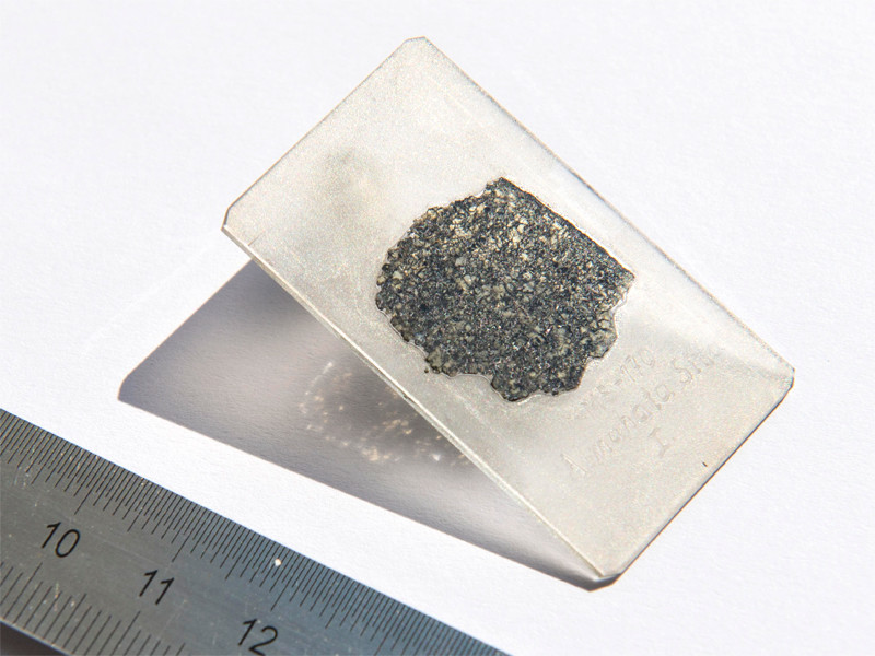 Ученые обнаружили "космический алмаз" с "планеты-зародыша" внутри упавшего в Африке метеорита