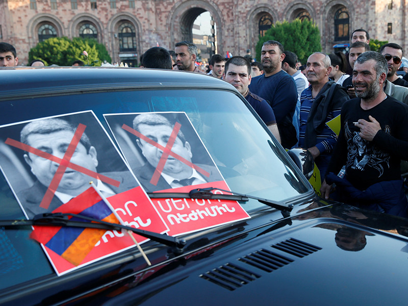 Республиканская партия Армении (РПА), контролирующая большинство мест в парламенте страны (58 из 105), на фоне политического кризиса приняла решение не выдвигать кандидата на пост премьер-министра, выборы которого пройдут во вторник, 1 мая