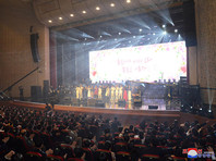 В составе команды южнокорейских исполнителей были 160 человек. Концерт продолжался в течение двух часов