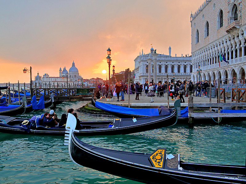 В Венеции туристов начнут пускать к достопримечательностям лимитировано и через турникеты