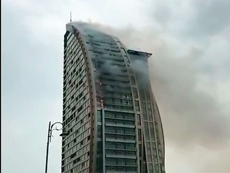 В столице Азербайджана загорелась высотка Trump Tower 