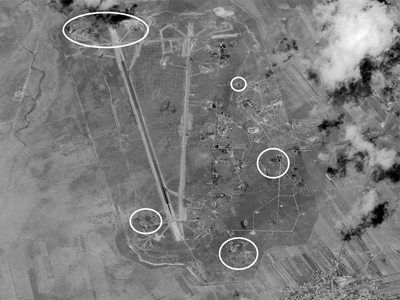 Ракеты обрушились на авиабазу правительственных сил Сирии в Хомсе

