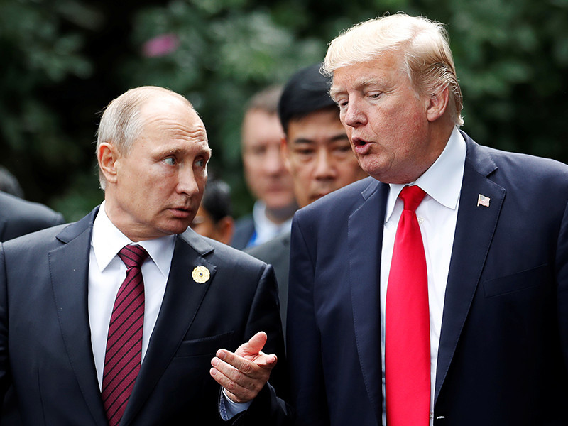 В администрации президента США Дональда Трампа заверили, что американский лидер по-прежнему стремится к личной встрече со своим российским коллегой Владимиром Путиным, несмотря на очередную волну антироссийских санкций, введенных Вашингтоном.
