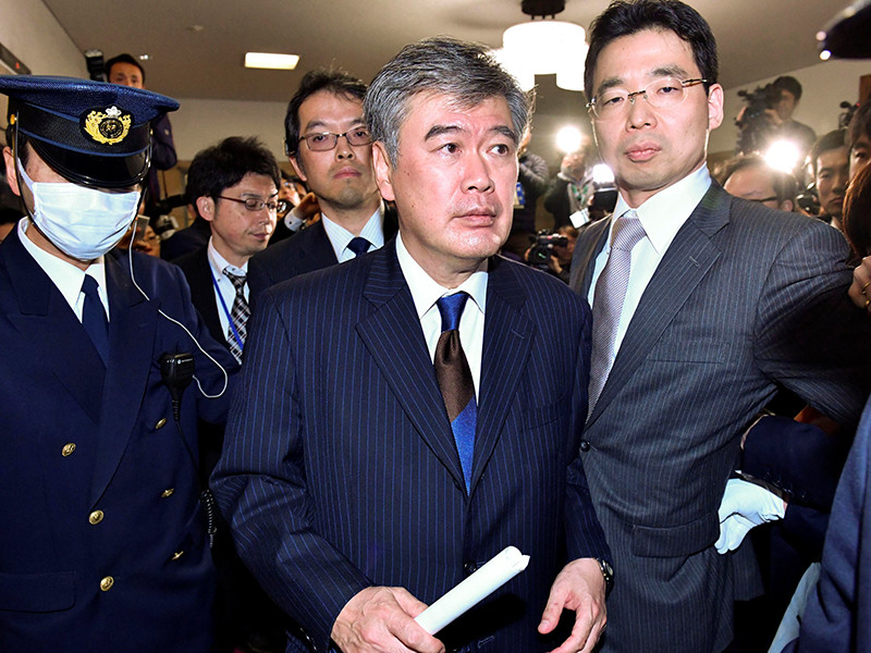 Заместитель министра финансов Дзюнъити Фукуда подал в отставку после публикации в местном еженедельнике "Сюкан синтё" о его неподобающем поведении по отношению к журналисткам