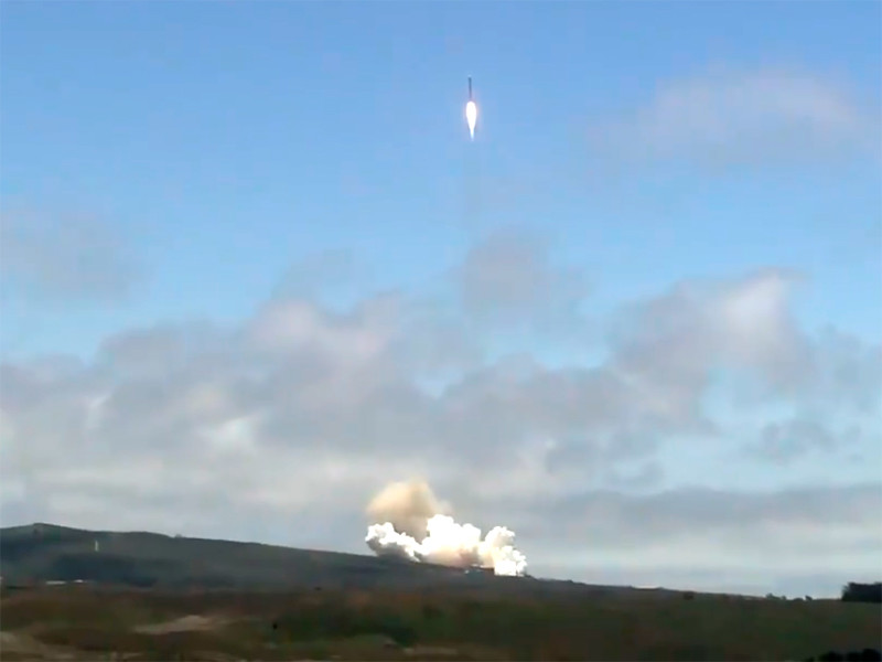 В Калифорнии успешно стартовала ракета-носитель Falcon 9 с семью спутниками