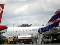 Международный аэропорт Бразилиа отменил в субботу, 26 мая, 40 рейсов, так как из-за недельной забастовки дальнобойщиков по всей стране затруднены поставки керосина для самолетов
