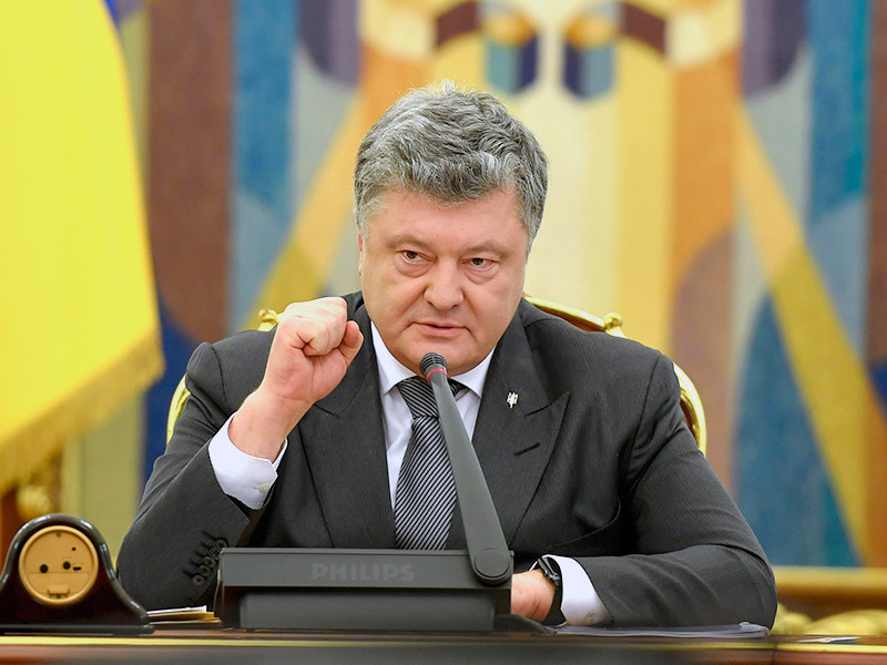 Решение СНБО прокомментировал президент Украины Петро Порошенко. Он подчеркнул, что своим решением расширить санкции Киев стремиться скоординироваться с США

