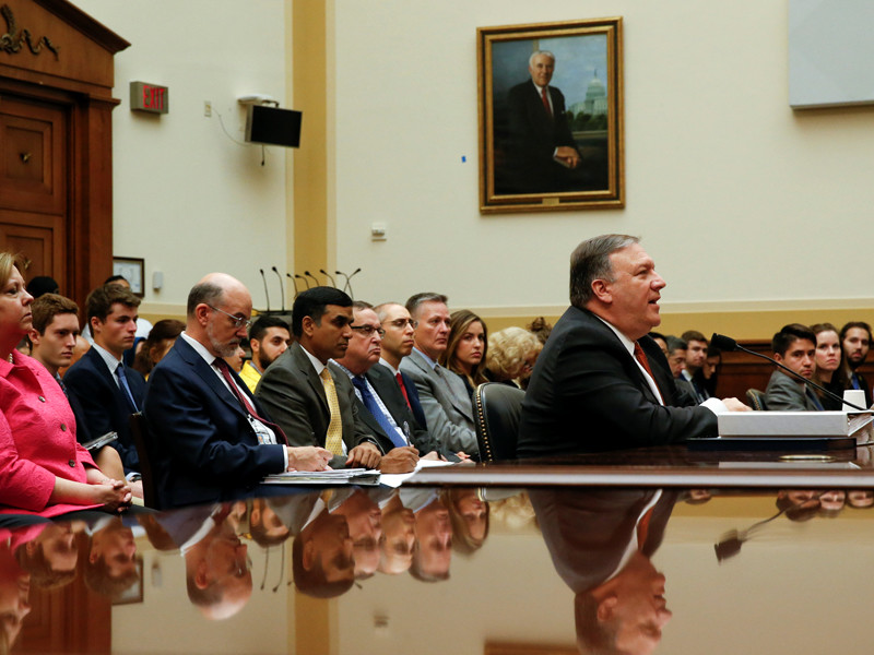 Госсекретарь США Майк Помпео в ходе своих первых слушаний в палате представителей в качестве главы американского внешнеполитического ведомства заявил о том, что Вашингтон не потерпит вмешательства РФ в выборы в конгресс в ноябре 2018 года
