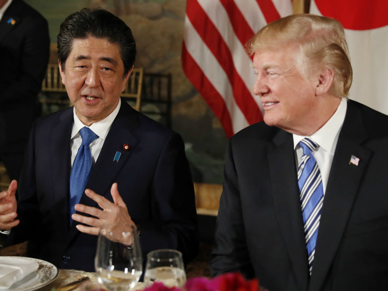 Трамп и Абэ договорились встретиться перед саммитом США и КНДР
