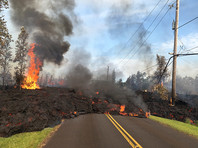 На Гавайях продолжает извергаться вулкан Килауэа - потоки лавы уничтожили десятки домов