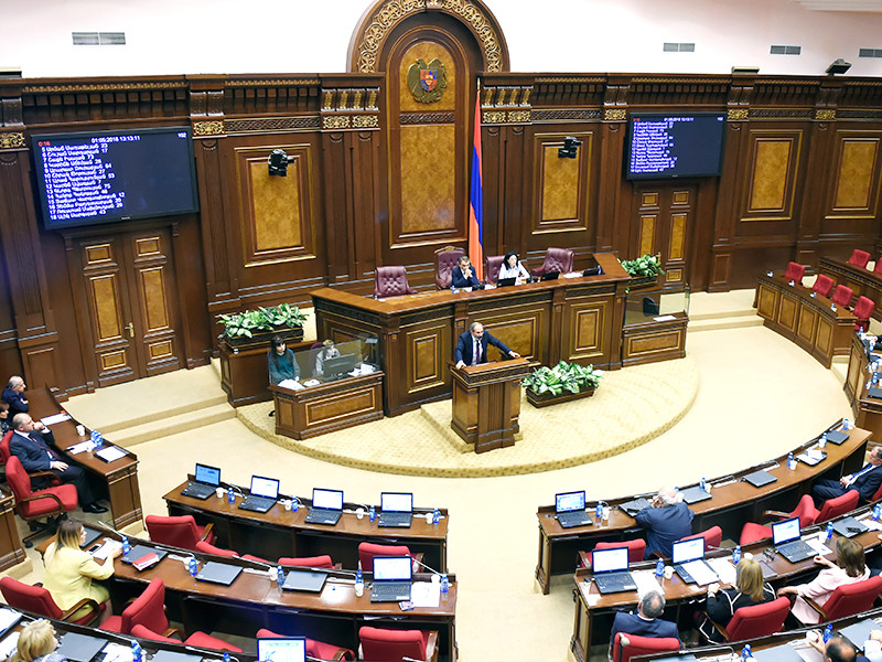 Парламент Армении проголосовал против кандидатуры Пашиняна на пост премьера
