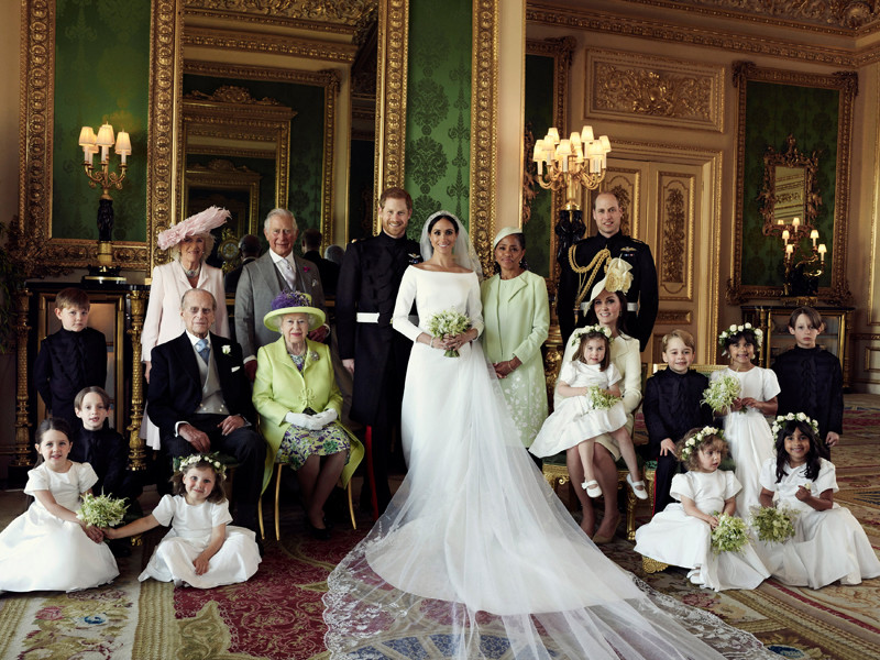 Букингемский дворец опубликовал первые официальные снимки свадьбы принца Гарри и Меган Маркл