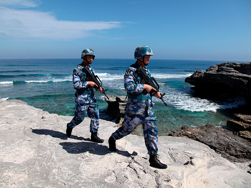 Китай обвинил США во вторжении в свои территориальные воды в связи с проходом двух американских военных судов вблизи спорных Парасельских островов в Южно-Китайском море

