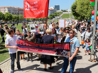 В Лиссабоне перед Евровидением прошла акция "Бессмертный полк", участники которой несли флаги ДНР и ЛНР (ФОТО)