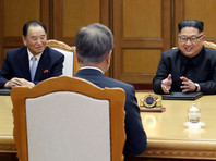 Ким Чен Ын и Ким Ён Чхоль на переговорах с южнокорейским президентом Мун Чжэ Ином, 26 мая 2018 года