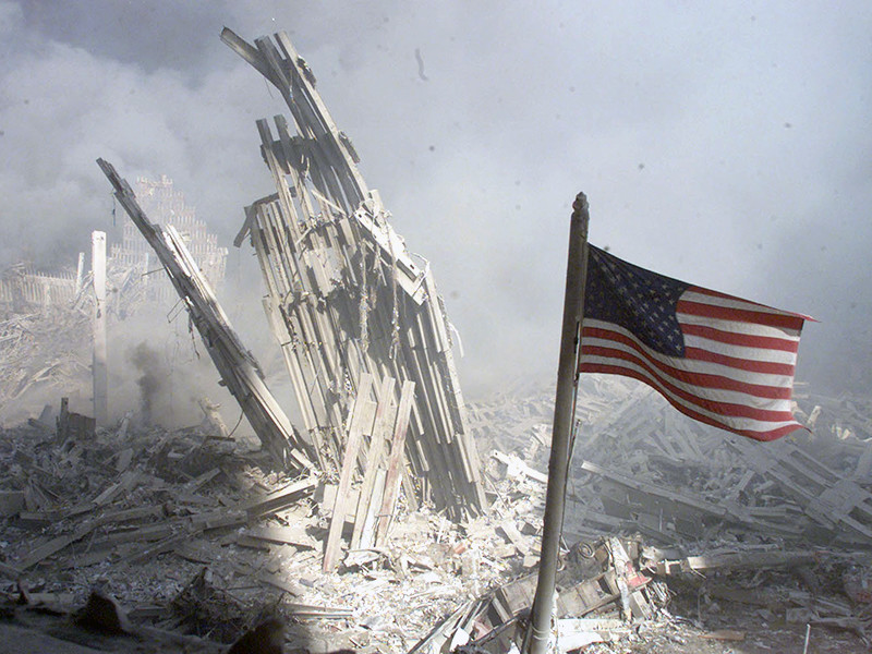Федеральный судья американского штата Нью-Йорк Джордж Дэниэлс удовлетворил иск родственников и близких жертв терактов 11 сентября 2001 года и обязал правительство Ирана выплатить миллиарды долларов гражданам США


