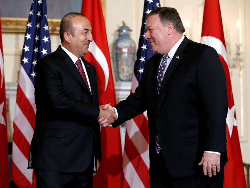 Встреча министра иностранных дел Турции Мевлюта Чавушоглу и госсекретаря США Майкла Помпео, 4 июня 2018 года
